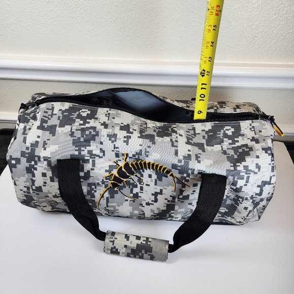 White River Fly Shop camouflage Duffle Bag - Picture 6 of 12